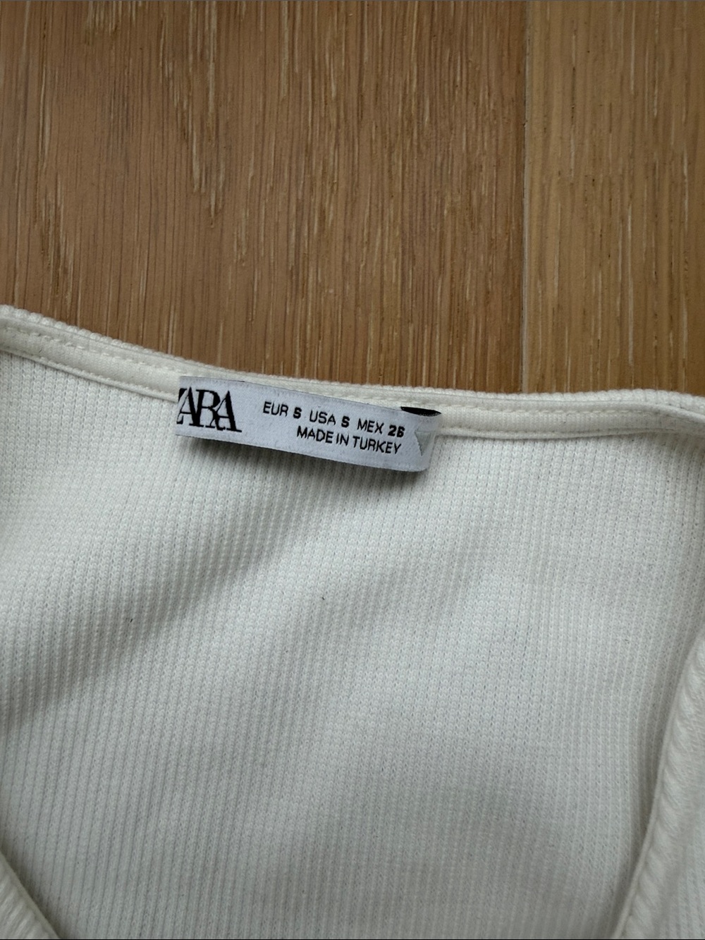 ZARA Cream Ruffle Crop Top - Picture 2 of 4
